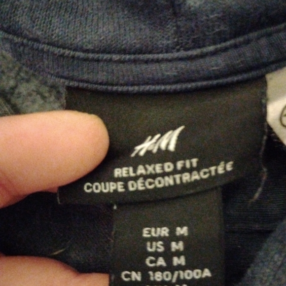 H&M Black Alice in Wonderland Sweatshirt - Picture 5 of 5